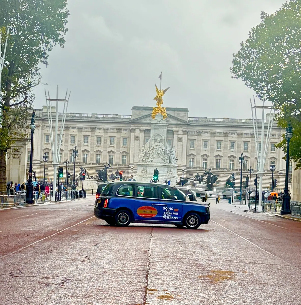 Livery cab at Buckingham palace